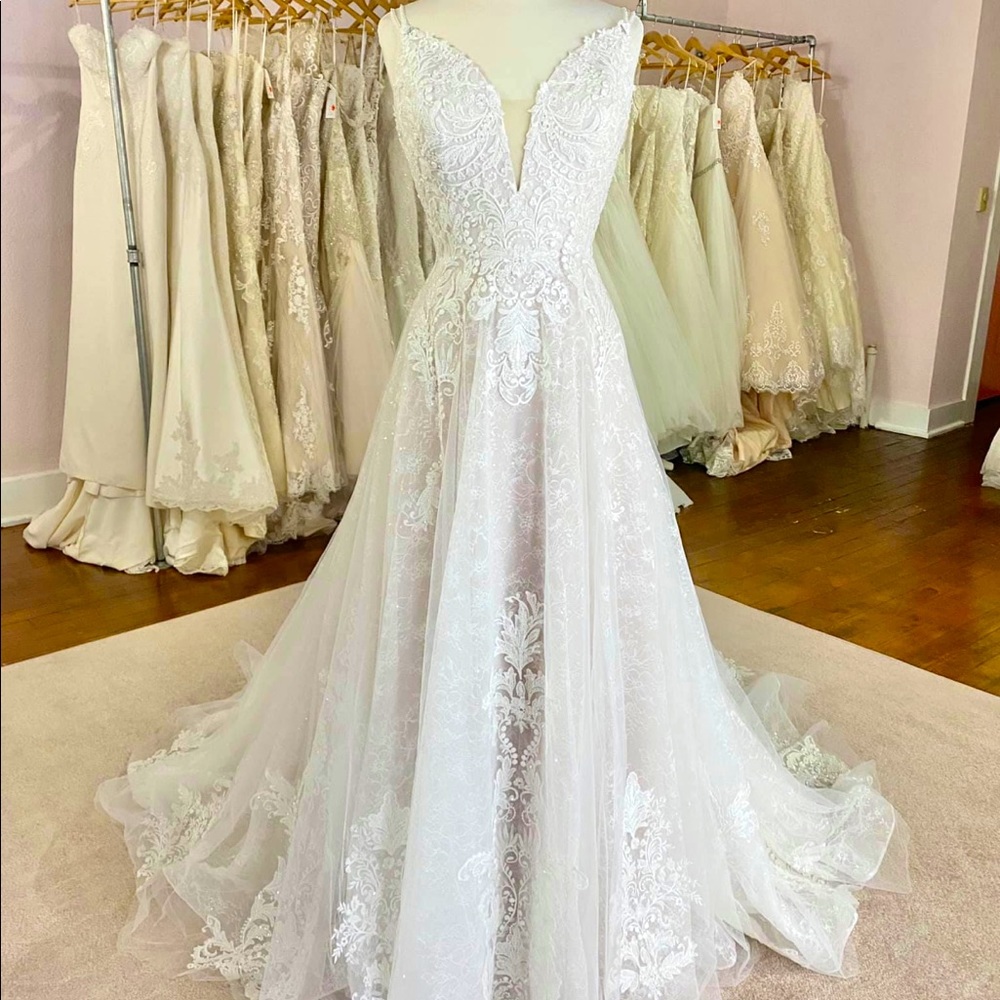 Private label wedding gown. Never worn or altered size 10